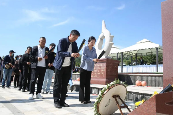 沈阳选墓地礼赞生命的世外桃源——龙生墓园全程贴心服务，陵园墓碑质地优良