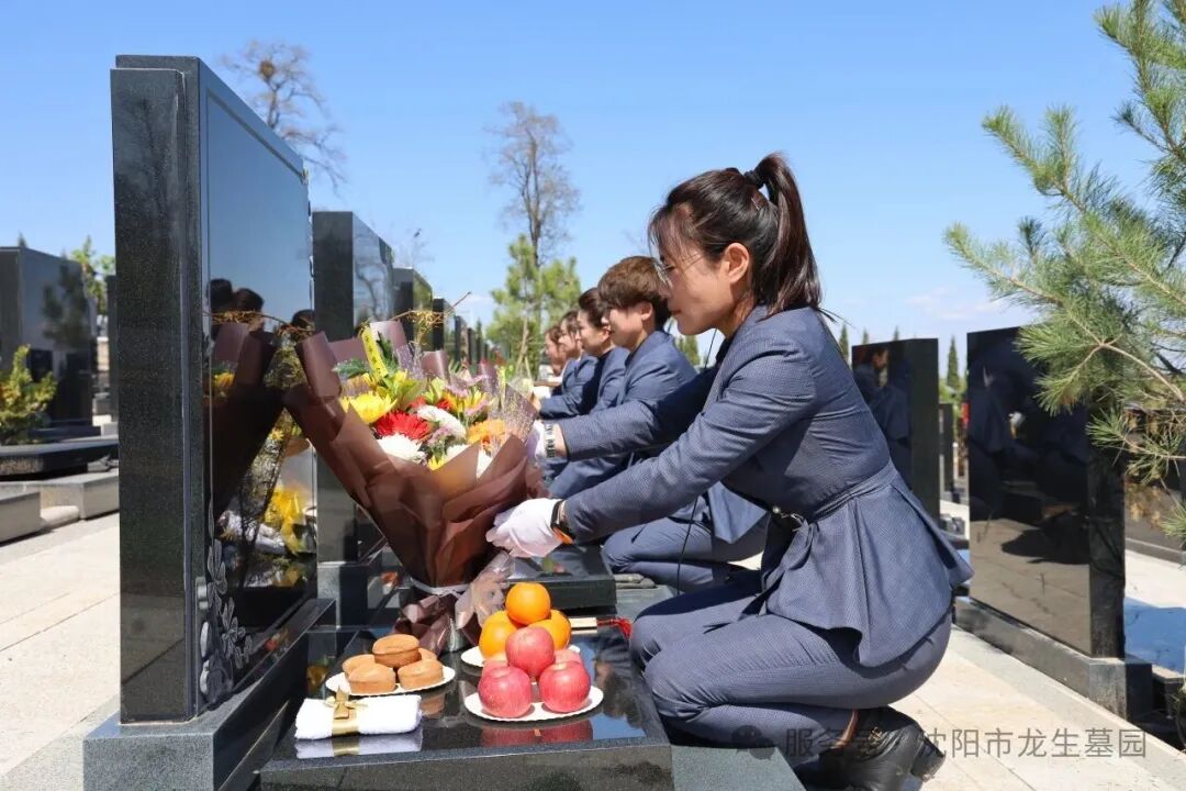 月满华诞，思念更长 | 沈阳龙生墓园代祭，一份家国同庆时的温暖托付