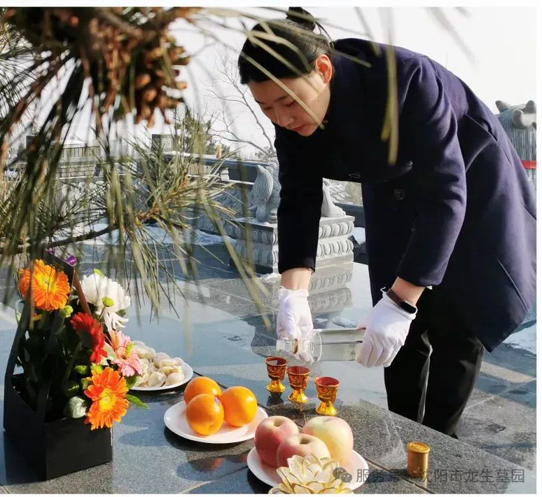 月满华诞，思念更长 | 沈阳龙生墓园代祭，一份家国同庆时的温暖托付